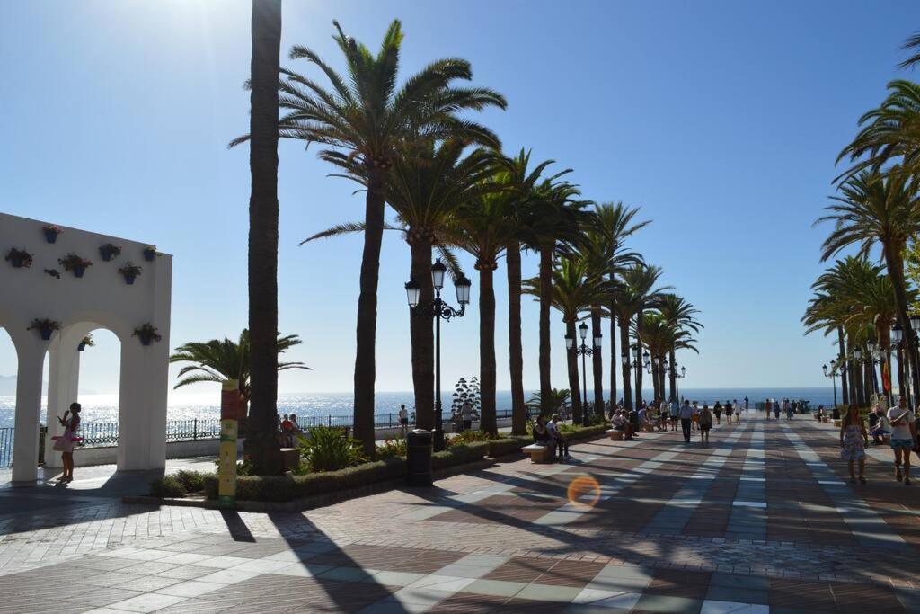 Beach Villa ,Nerja, Seaview, Pool, 3 Bedrooms, Huge Terrace And Garden Экстерьер фото