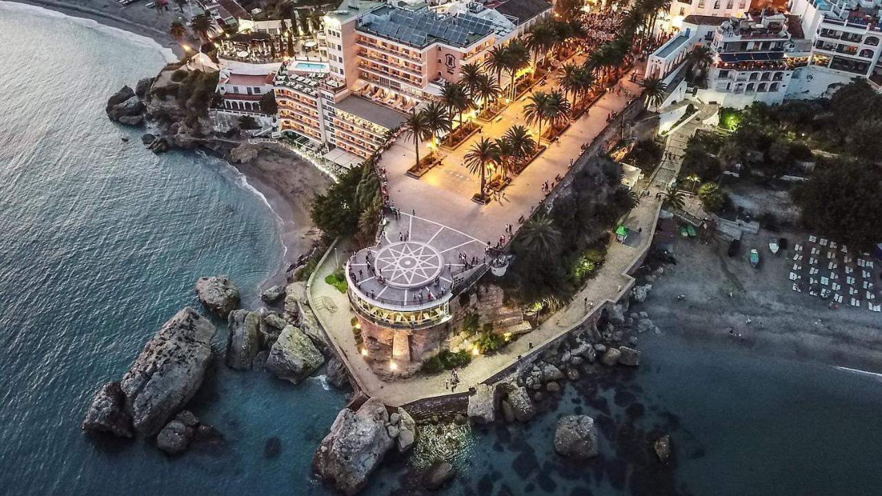 Beach Villa ,Nerja, Seaview, Pool, 3 Bedrooms, Huge Terrace And Garden Экстерьер фото